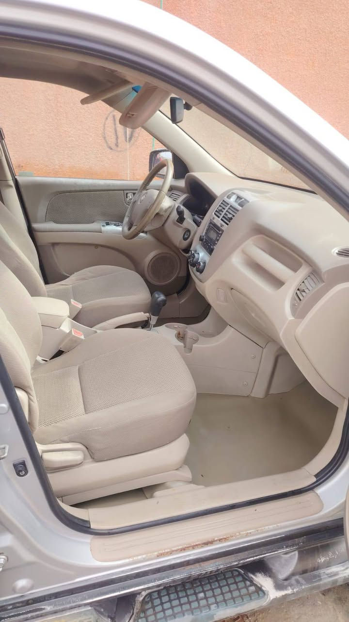 السلام عليكم سيارة كيا سبورتج موديل 2008 مكفولة من اي ضربة او تبديل محرك كير تبريد  صدر تخم تاير كهربائيات كلها تعمل وبشكل طبيعي فقط بعض الخدوش محرك 2000  بسمي تحويل مباشر السعر 95 ورقة رقم الموبايل ***********  بغداد الشعب سبع قصور
