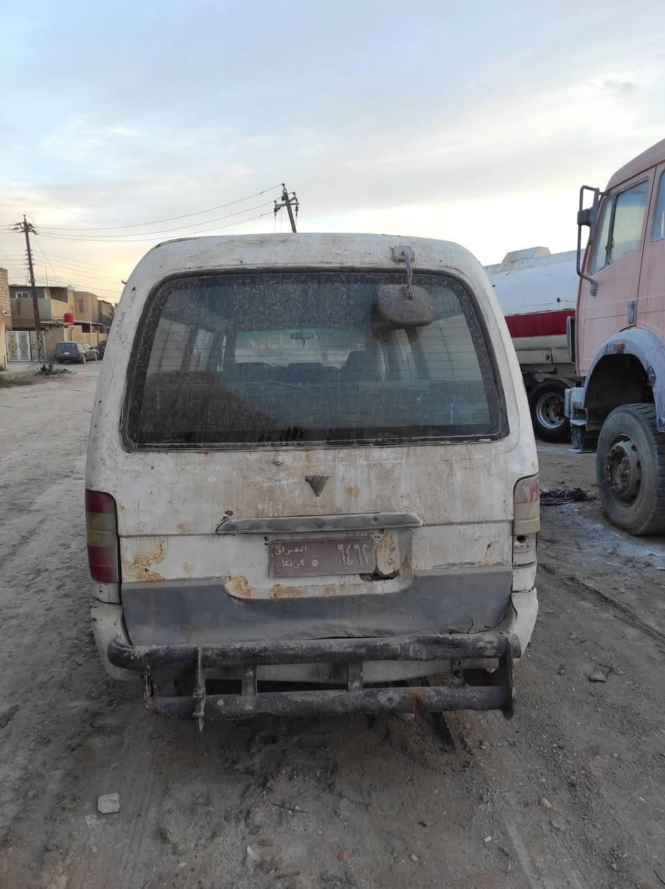 السلام عليكم شباب سياره للبيع فاتون موديل 2009 رقم كربلاء  سنويه صاقطه بل 2023مكينه وكير خير من الله تخم تاير جديد حداديه جديده دوخل حلوه ونضيفه اكسن خير من الله السعر 12ورقه وبيه مجال لشراي مستعجل عل بيعته مكان بابل مامتواجد عل فيس هاذه رقمي انتصل وتدلل‏‪0787 457 3306‬‏
