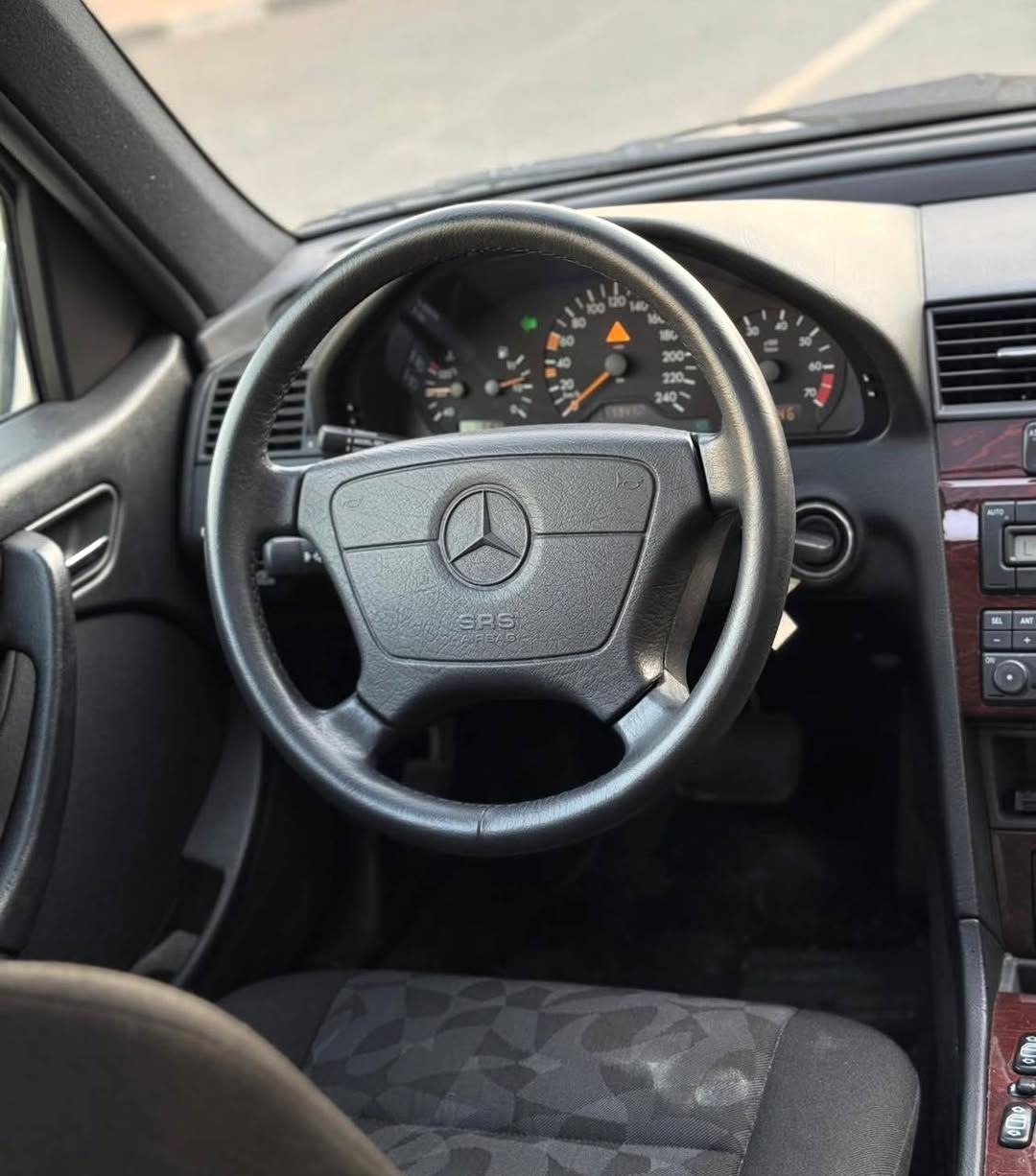 السلام عليكم مالسدس مديل2000سياره جديده مال جناي سياره جاهزه الى اخرحبايه تبريدثلج تتفئه فول تخم تايرسياره جاهزه واحلى من الصوره رقم اربيل رقم اصلي مال مروراربيل اصلي السياره ادوات ادوات كص قماره بس شغل مضبوط ماامبين ابدسياره خيرمن الله مكان بغدادالزعفرانيه سعر36مبايل***********
