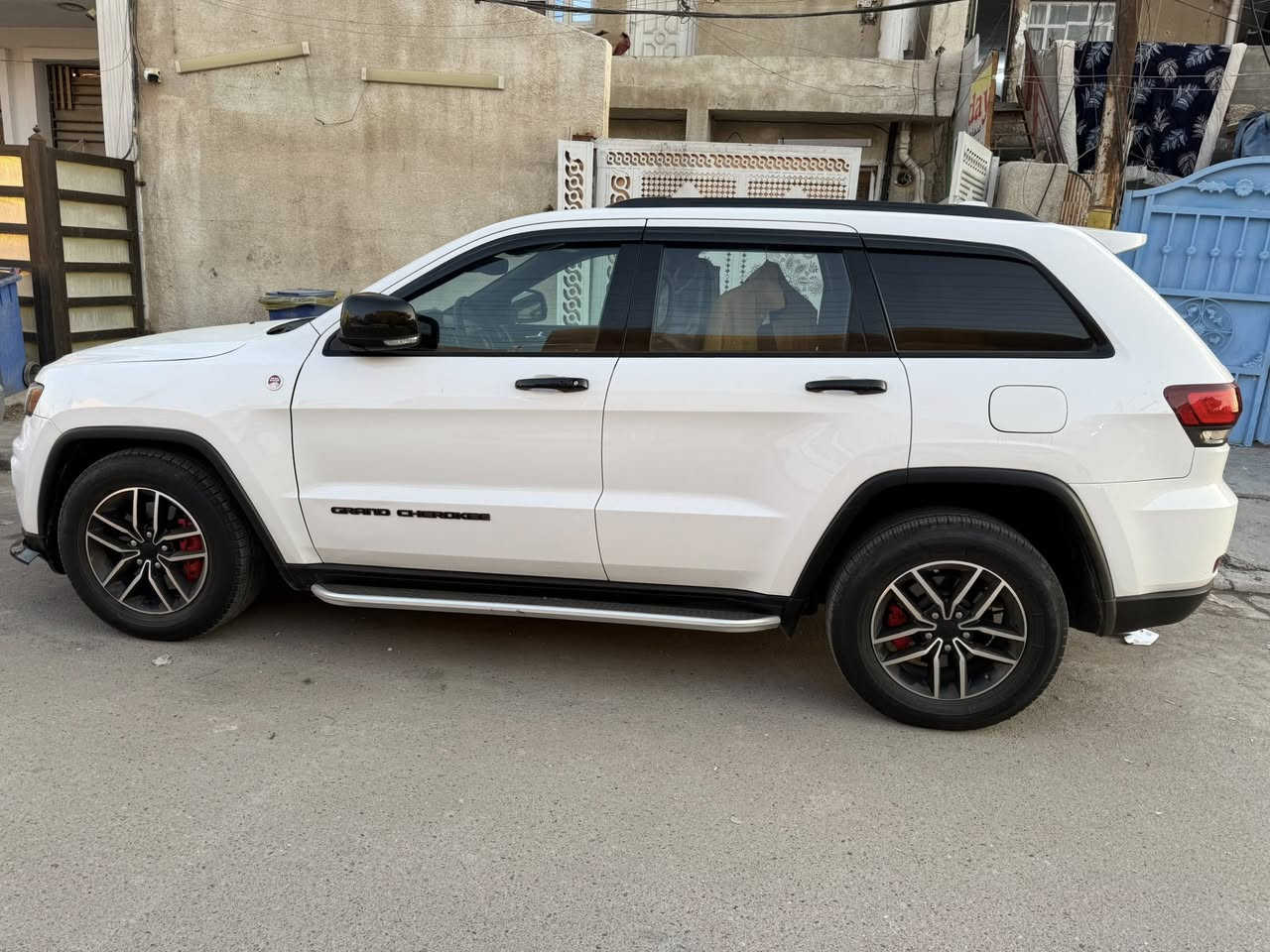 السلام عليكم 
للبيع 
جيب 
موديل 2021
ماشية 70 الف ميل
السيارة كاملة الحمدالله من كلشي 
السعر 27،000$ 
مكان بغداد 
رقم ***********
