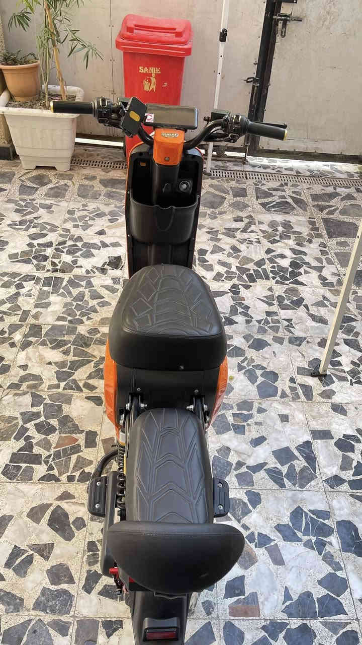 (سلام عليكم ) دراجه شحن R9 2025 آخر إصدار
1- ملف 2000واط 
2- لد زنون عالي ناصي 
3- شركه ويلي 
4- أربع 4 سرع او نمر 
5- اشاير يمنه يسرى ودبل إشاره 
6- بيها بك R 
7- 5 بطاريات كبيره 
8- سرعتها (109) الحقيقي (60) تقريبا 
ملاحظه (فقط الشاشه السرعه عطلانه وسعرها هيه والشد 25 ) 
العنوان بغداد جكوك (***********) 
السعر (500) الف وبيها مجال الطيبين
