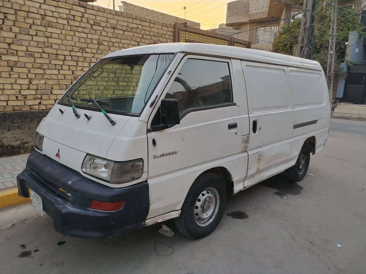 مسيبوشي فان م ٢٠٠٤ رقم بغداد حمل اصولي سياره سنويه باسم شركه ابيع بدون تحويل مكينه بيها خيط بخار اتعهد سرقه وعشاير مكاني ديوانيه عارضها ب ٢٣ ورقه لاستفسار ***********
