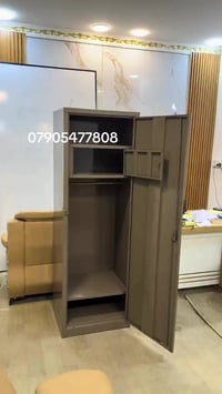 لوكر قاصه باب واحد الون رصاصي  حديد قوي قفل داخلي خارجي 180*60 نزال 60...