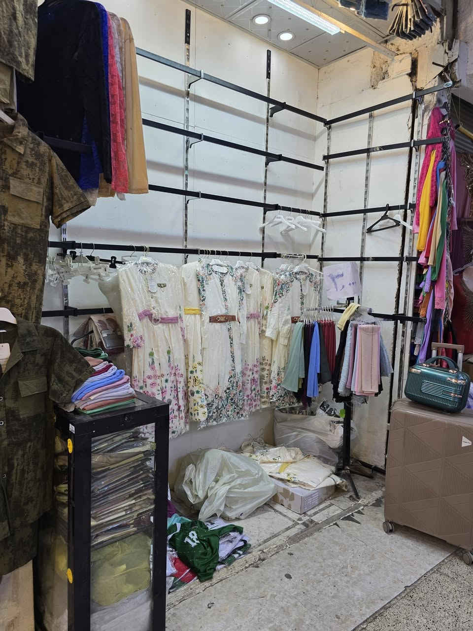للايجار ...
محل صغير داخل قيصريه في سوق النبي يونس قرب عماره سهل نينوى الإيجار الشهري ٢٥٠ الف شهريا شامل كهرباء وماء.

للاستفسار ***********
