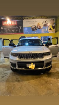 جيب كراند ٧ لمتد السياره فول مواصفات تبريد وتدفئه   السياره موديل ٢٠٢٣...