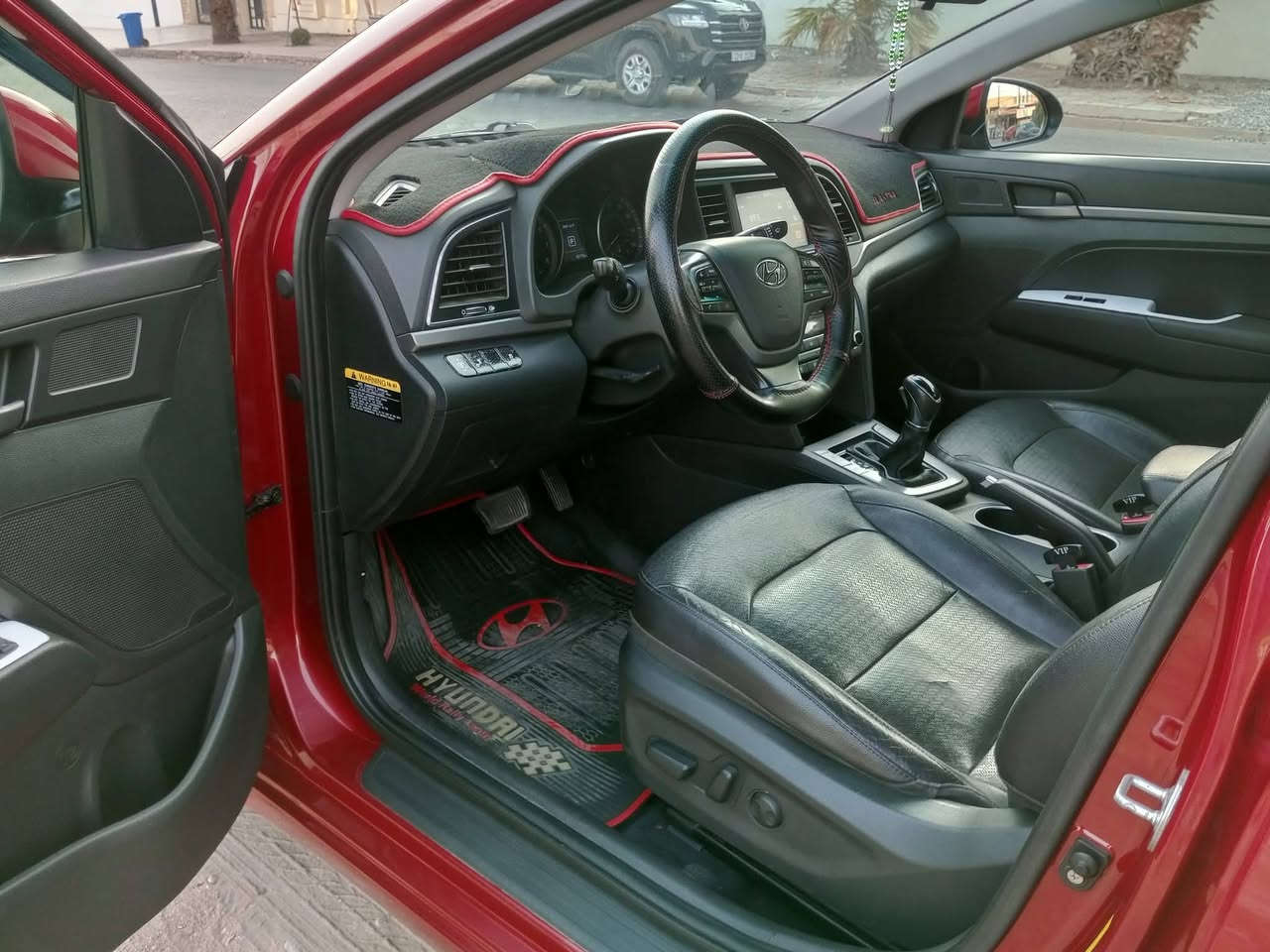 السلام عليكم ورحمه الله وبركاته هونداي النترا موديل 17 ماروني وارد كندي /صور ضرر موجودة/محرك مبدل حجمDOCH/2000مواصفات  ليمتد فول عدا فتحة السقف ماشيه 97ميل بيها تعديل بارد بجاملغ ورا السكن قطع وحده صبغ بونيد مبدل هزه جديده سنويا 2029 السعر 143 بيها مجال  الهاتف ***********/سونار موجود
