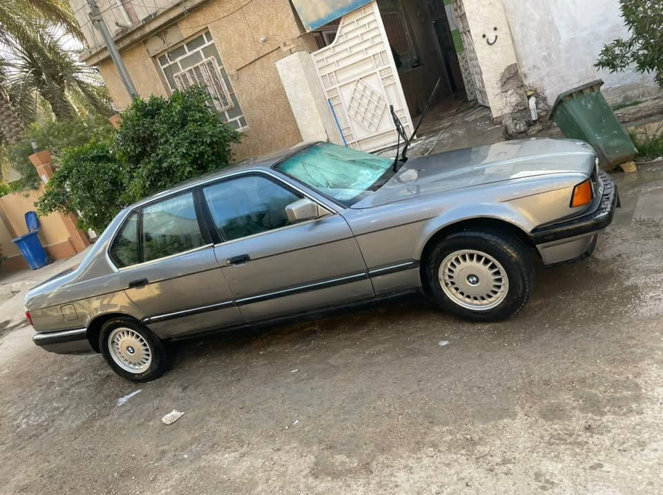 السلام عليكم 730 محرك v8 رقم نينوى فحص والجديد الماني باسمي مامستلمه بعدني دافع رسومه والمعامله كامله فقط هزه واستلام 
المحرك شرط النظافه الكير جديد شداه حاوية لكن صار نضوح دهن من صوندات التبريد وحمه كام النمره الاولى بصعوبه تجي 
ابيعها واقع حال تريد تفصيخ تريد تعمر بكيفك بعد السياره موصله قبل فتره 37 لكن مالي خلك أعمر ابيعها 25 وبيها مجال مكان السياره كربلاء للتواصل *********** واتساب او اتصال
