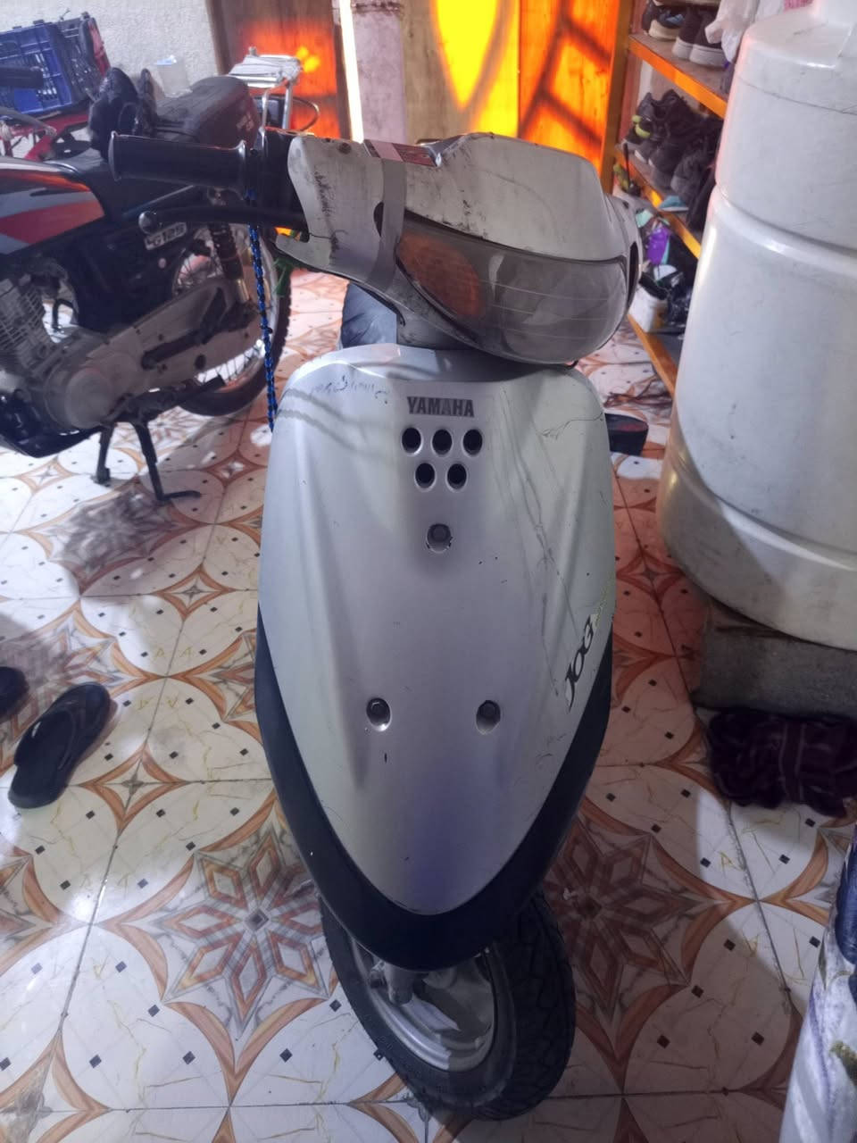 السلام عليكم دراجه خمس زروف للبيع كلشي شغال بيهه سلف هندر كامله من كلشي سعره225 بيه مجال للشراي مكاني القبله حي المهندسين رقمي ***********
