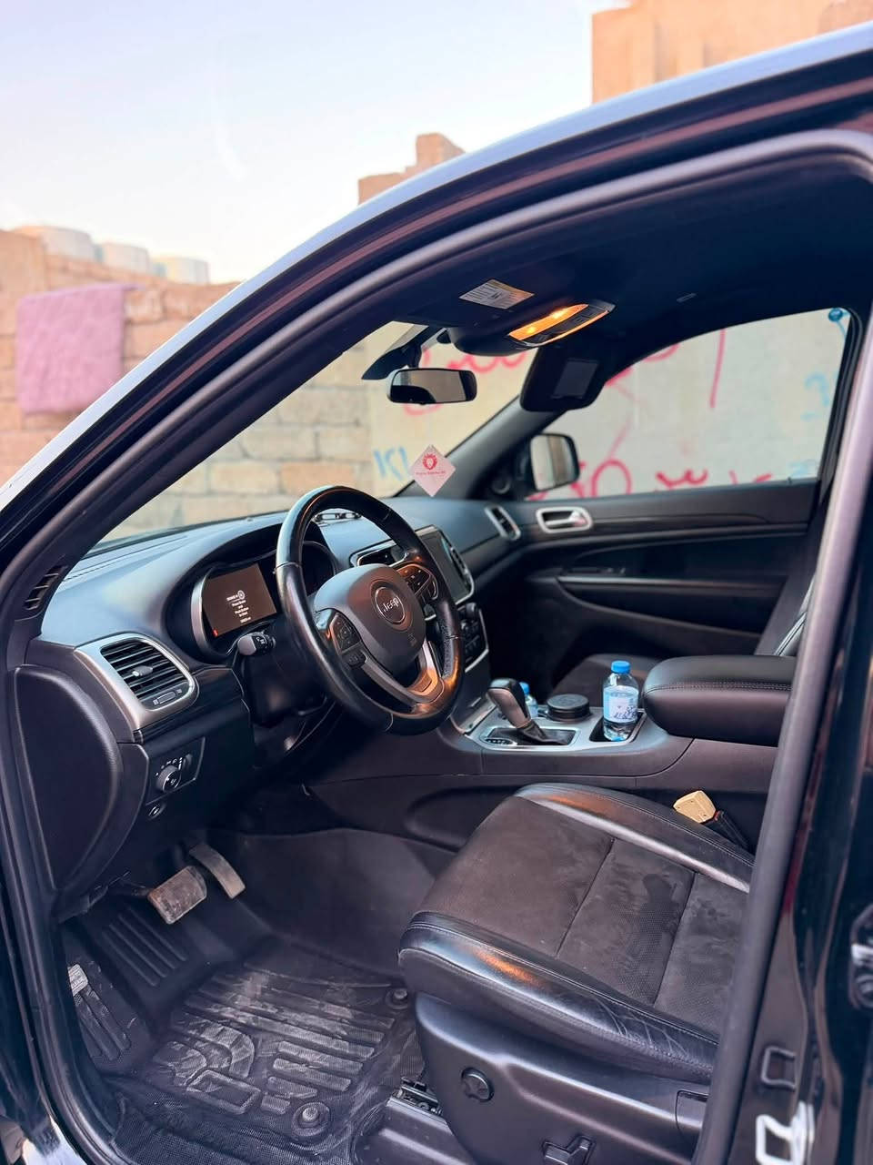 السلام عليكم 
جيب شيروكي موديل 2021 
ماشي 5000 سياره مال بيت 
مابي قطره صبغ سياره جهازه من كلشي السياره مكفوله كفاله عامه 
التضليل ويا كتاب كامل 
السعر 285 وبي مجال شي قليل 
اتصال عل رقم 
*********** وبي واتساب
