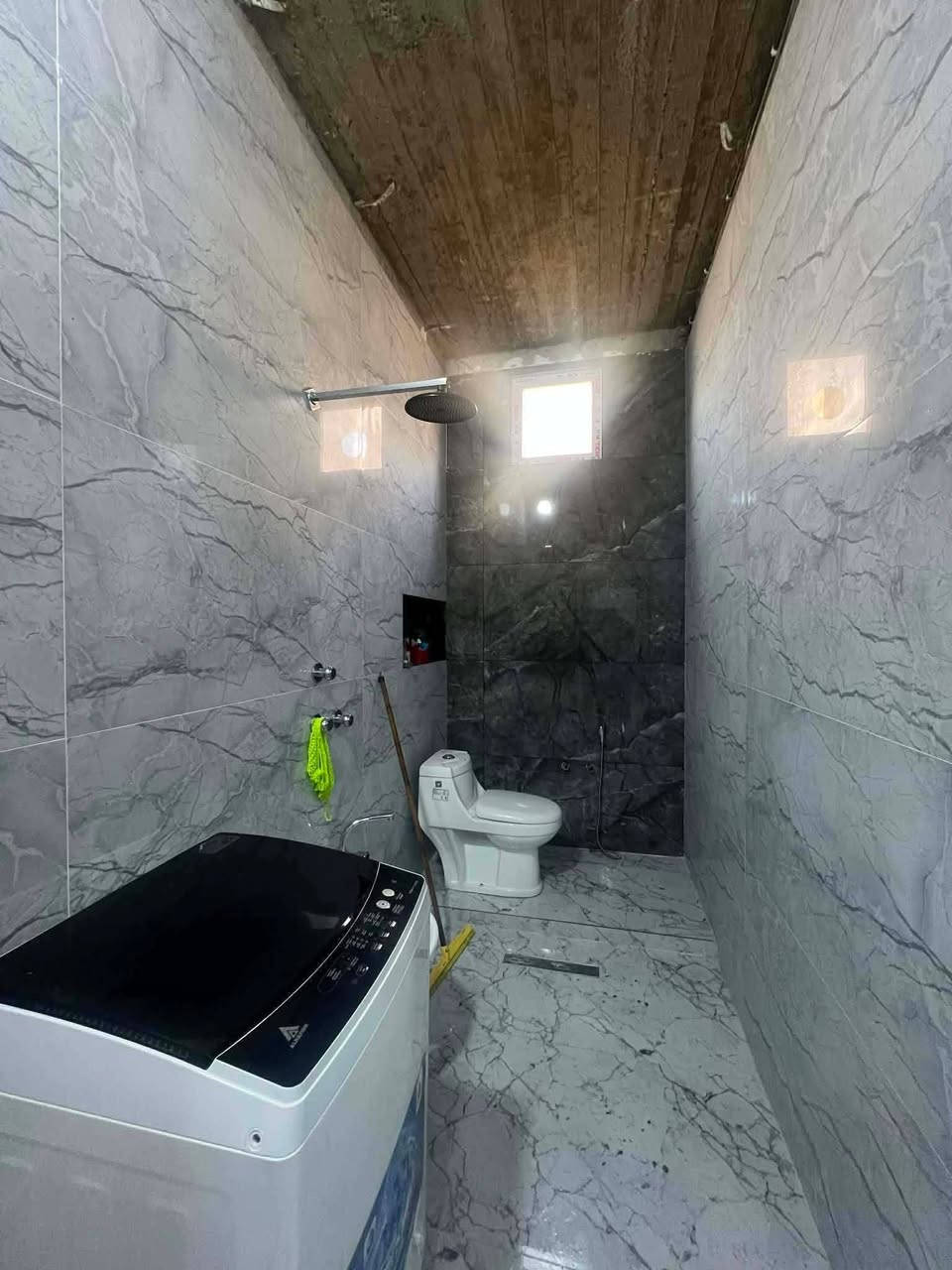 السلام عليكم دار اللبيع التعليم جمعية غرفة تجارة مساحه 140مربع الواجهه 12متر مربع12*12النزل عدد غرف النوم 2الاستقبال مع هول مع مطبخ مربع صحيات داخليه وخارجية يرهم معارض مع ارض  السعر 100مليون بي مجال الاتصال على الارقام التاليه واتساب ***********
*********** ملاحظه يحتاج فقط جبس بورد تسليم مفتاح
