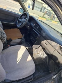 مازدا ٨ • موديل ١٩٩٠ • كلار