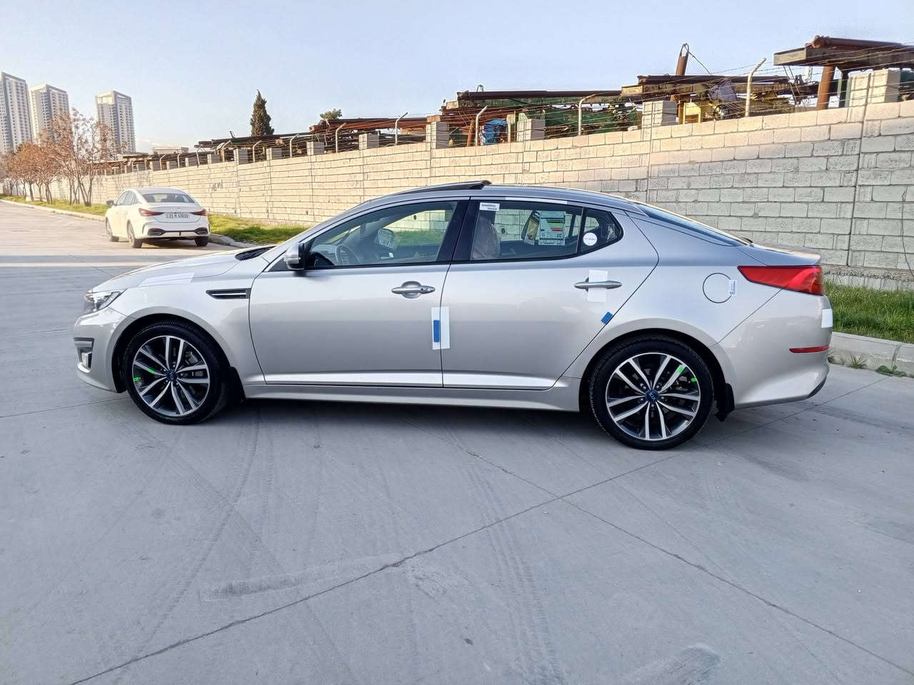 السلام عليكم للبيع كيا اوبتيما 2014شكل 15لون ذهبي خليجي بيه جاملغ امامي سكن بخ فقط بدون اي دواخل لباقي كفاله بدون تعديل فول مواصفات سبورت Vip فول لفول بانوراما بصمه كشنات جلد كشنات كهربائيه  كشنات تدفيه وتبريد بريك بصمه كشن خزن جام وتو مرايات شفط حساس امامي وخلفي دشبول كادنزه الكتروني نضام ايكو وسبورت شفتات ستيرن اشاير ترحيب بلدوسات ليدات بلابواب داخل بيجي بك لايت ليد شمعه دبل كزوز كامره خلفيه ستيرن رياضي حرفD  تحكمات ستيرن شاشه عرض لاعطال ويل كروم 5ويل وتو هولد داخل صاج تبريد لمس تبريد قطعتين مواصفات كلش حلوه سياره جديده بمعنى لكلمه واحله من لصور وجاهزه محرك 2400دوش مفتوح وبشرط بدون خلل كير محرك تبريد كله بشرط ماشيه113الف صدر جديد تايرات جديد سبير عدا بصمات ثنين شركه سياره كلش جديده وجاهزه داخله كل جديد كشنات لوك هزه سنويه فحص كله جديد لل2027وتحويل بنفس ليوم مكان السياره #السليمانيه السعر 142وبيه مجال بسيط الشراي يخابر ***********
