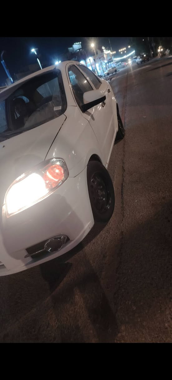 سلام عليكم.. 
المو شراي لا يراسل ويتعب نفسة رجائن 
اڤيو مديل 2009نضيفة سيارة ادامه كاملة كير ومحرك بجيس بيهة طخه بل بجم  ابيعك صبغ عام جمالية سيارة 
سعر 65وبيهة مجال لشراي 
تواصل عل رقم ***********
