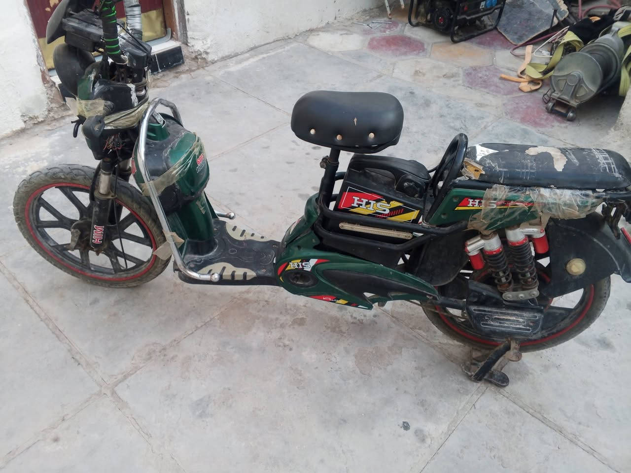 عندى دراجة اج اى اس كهربائيات شغاله بطاريات جدد ويه الشاحنه الاصليه بيه عطل يطلع ع شاشه حرفm السعر 150 الف بيها مجال للشراى /حي الاصدقاء *********** الشراى يجى خاص@
