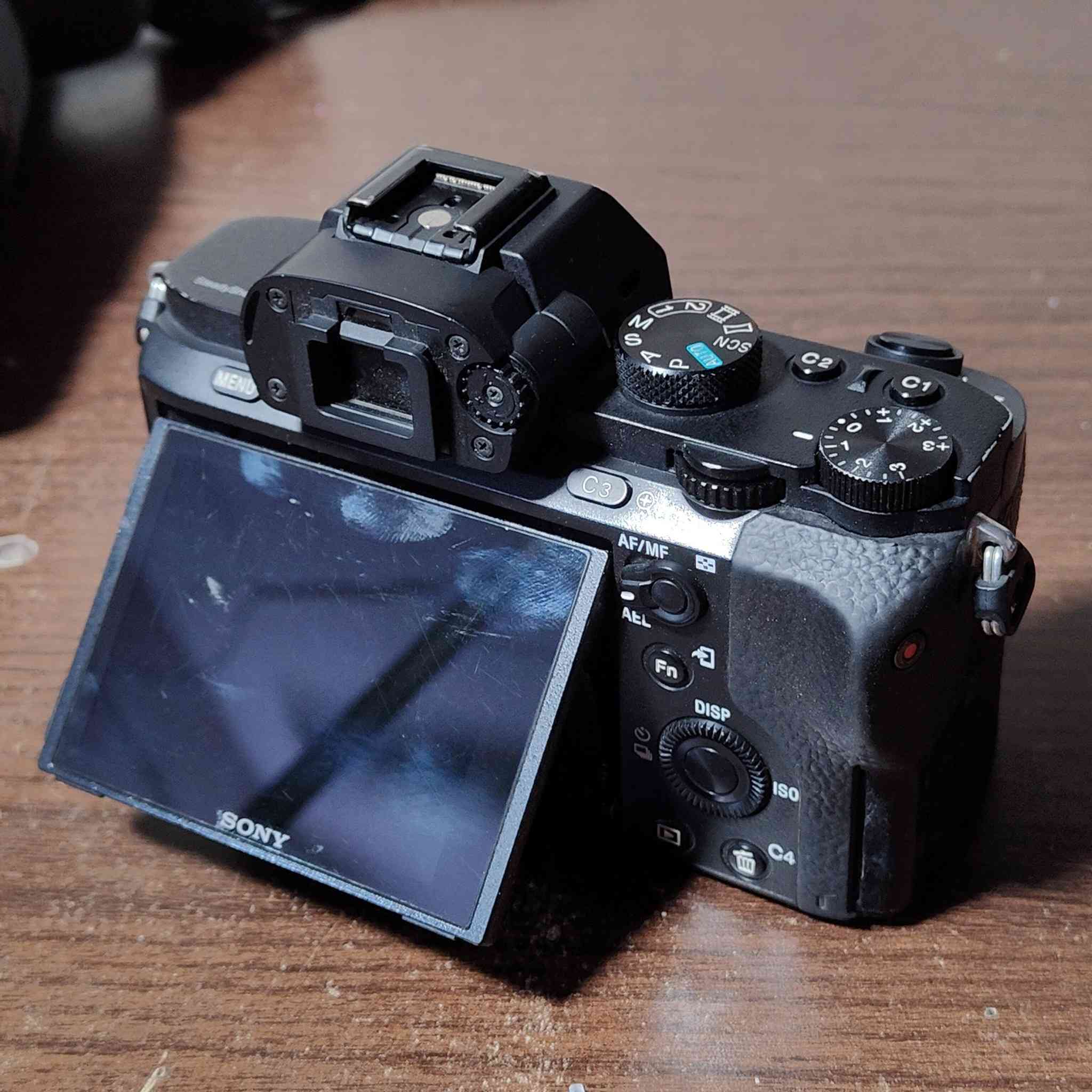 سوني A7ii..... M2
نضافه 90%
شتر 22
عدسه 50m....... 1.8
ملحقات كرتونه 
حزام كتف 
بطاريه 
شاحنه..... 
تواصل خاص 
وتساب... او #الهاتف_***********
