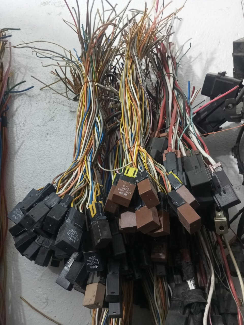 أدوات كهرباىيات حاوية *********** ابو محمد
