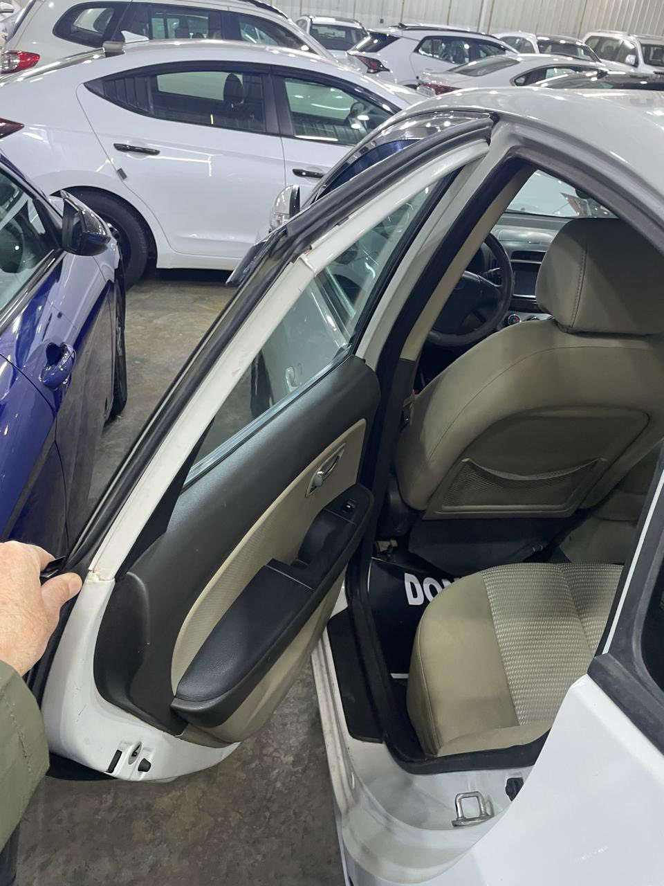 السلام عليكم/ سيارة للبيع  هونداي النترا  خليجي . موديل 2010 .رقمها بغداد الجديد انكليزي . محرك 1600 دكشن عادي  . سنوية مجددة . كير ومكينة وحدادة وتبريد  (خير من الله ).. 
    السعر    115 $ 
        وبيه مجال  وللاستفسار على هذا الرقم ***********
