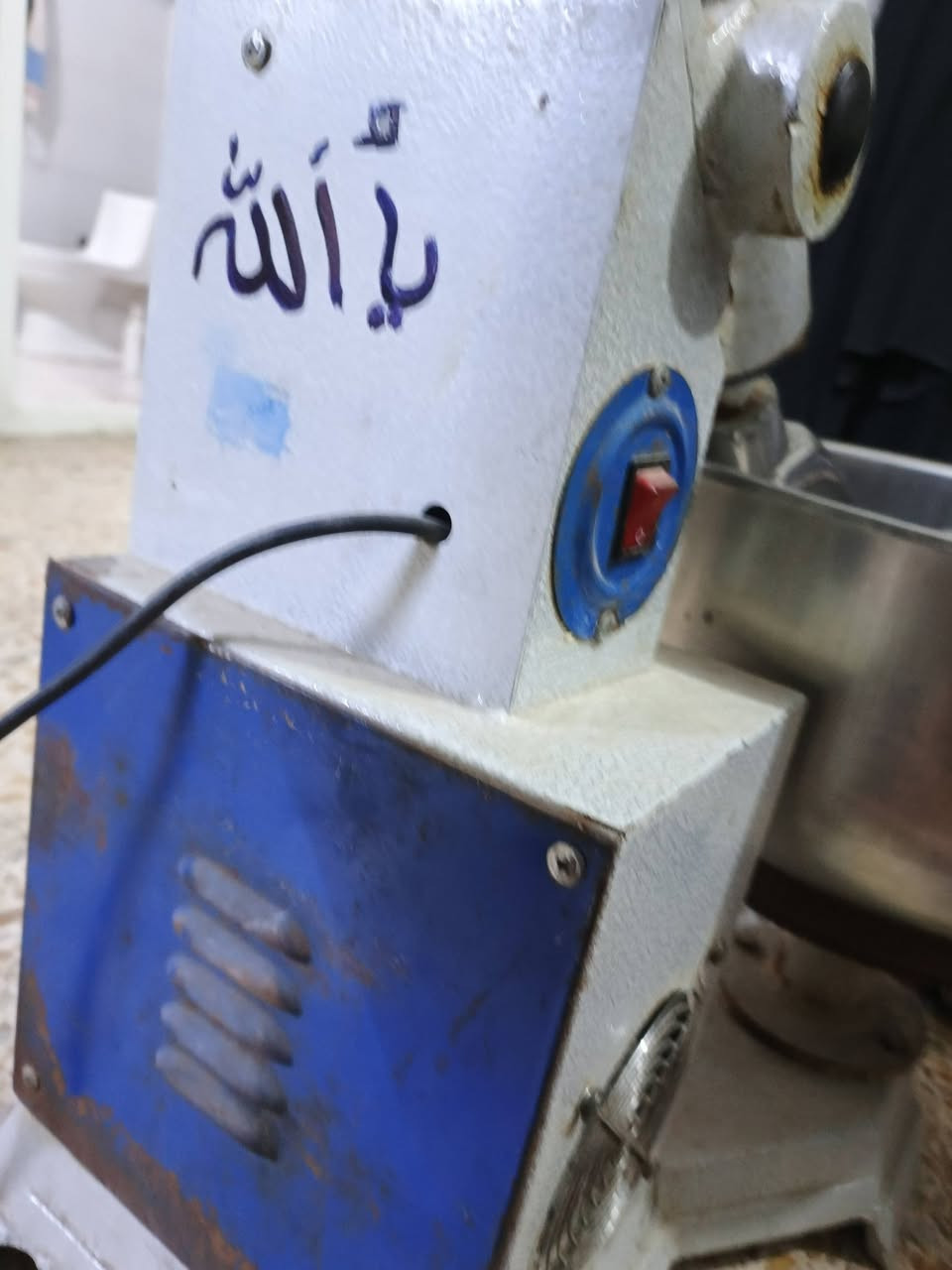 سلام عليكم معجانةللبيع السعر 150الف وبيهة مجال بسيط تتحمل كيلوات من 6 الى 7 للاستفسار ***********
