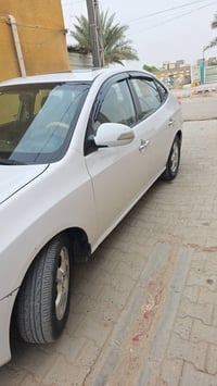 أبيض • بغداد • سيارة