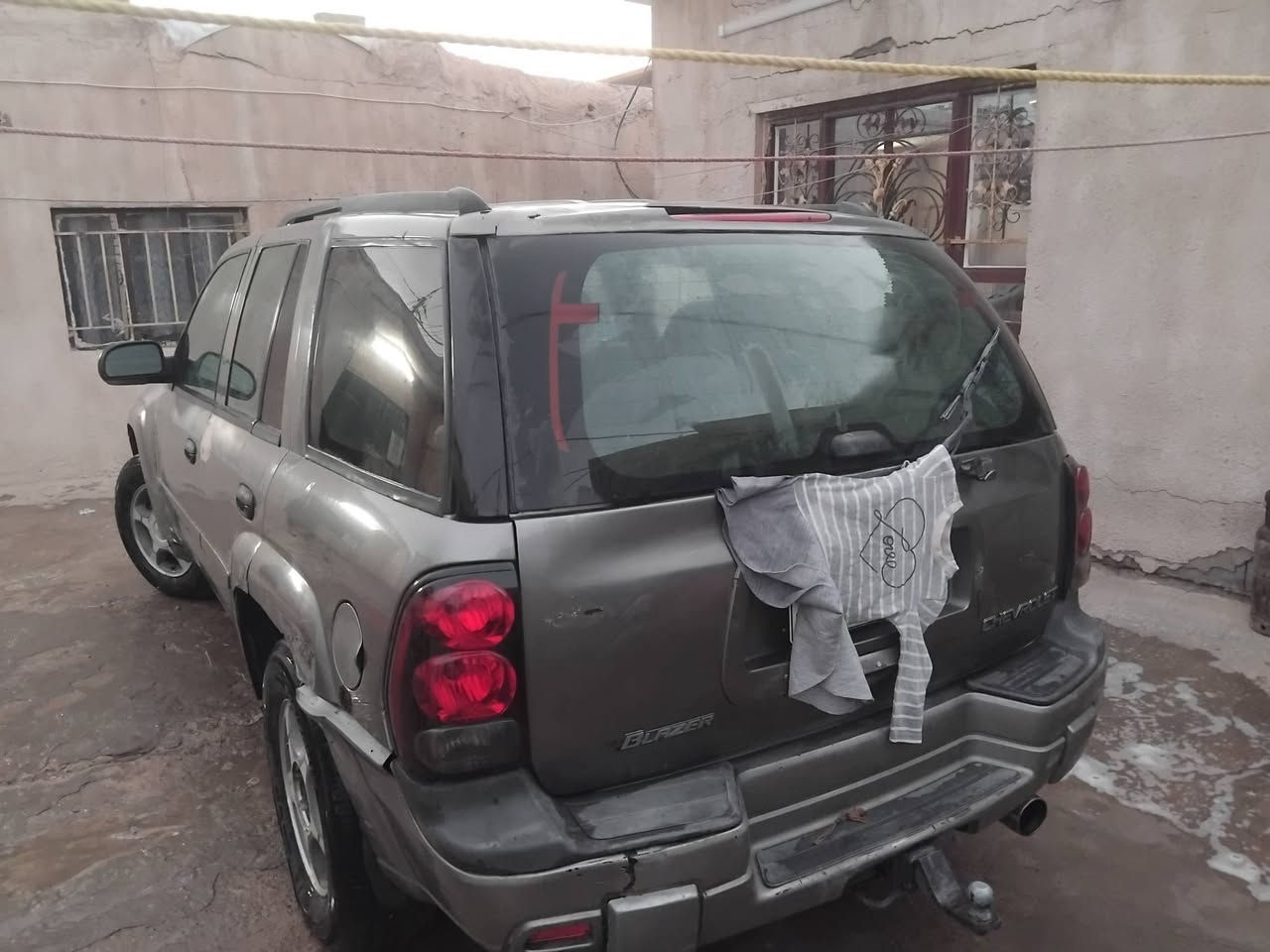 ياالله السلام عليكم سياره بلايزر للبيع موديل ٢٠٠٦ بغداد رقم جديد بأسمي سنوية جديده السياره جاهزه محرك جديد حاويه وارد ياباني تخم تاير جديد صدر جديد الكشر مثل ماموضح بالصوره يرادلها صبغ اثر جراد السعر ٧٠ وبيها مجال مكان السياره بغداد الزعفرانية  ***********

