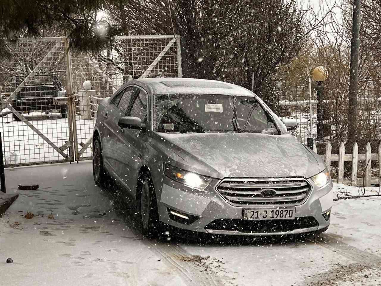 سەرەتا بە ناوی خوا
فۆرد تۆروس 2013  بۆیاخ 

سفری ئێرە شەریکەی نیڤا 80 m ڕۆشتوە 

فول مواسەفات بەس جلد و بەسمە نیە

دەخلی سەیارەکە تابلی جوانە 

کامل ئەدەواتی سنوقی تیایە

٣ شاشە

سلاید 

کوشن کارەبا

تەحدید سورعە 

٤ تایەی تازەو لۆل

سەیارەکە زۆۆر جوانو پاک ماوتەوە 

 سەنەوی تازە رەقەم باریک

غرامەو بەناو کردنی بەشەرت
١٣٢ گەلاو مەحامەلە
رەقەم موبایل***********
