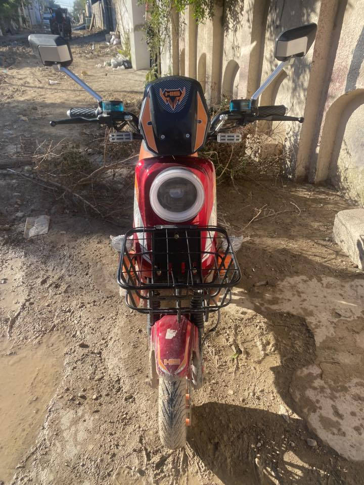 السلام عليكم بايسكل شغال كله درجه أولى محتاج واريد أبيعه اي خلل مابي سعر ١٥٠
‭٠٧٧٦ ٤١١ ٩٤٠٦‬
