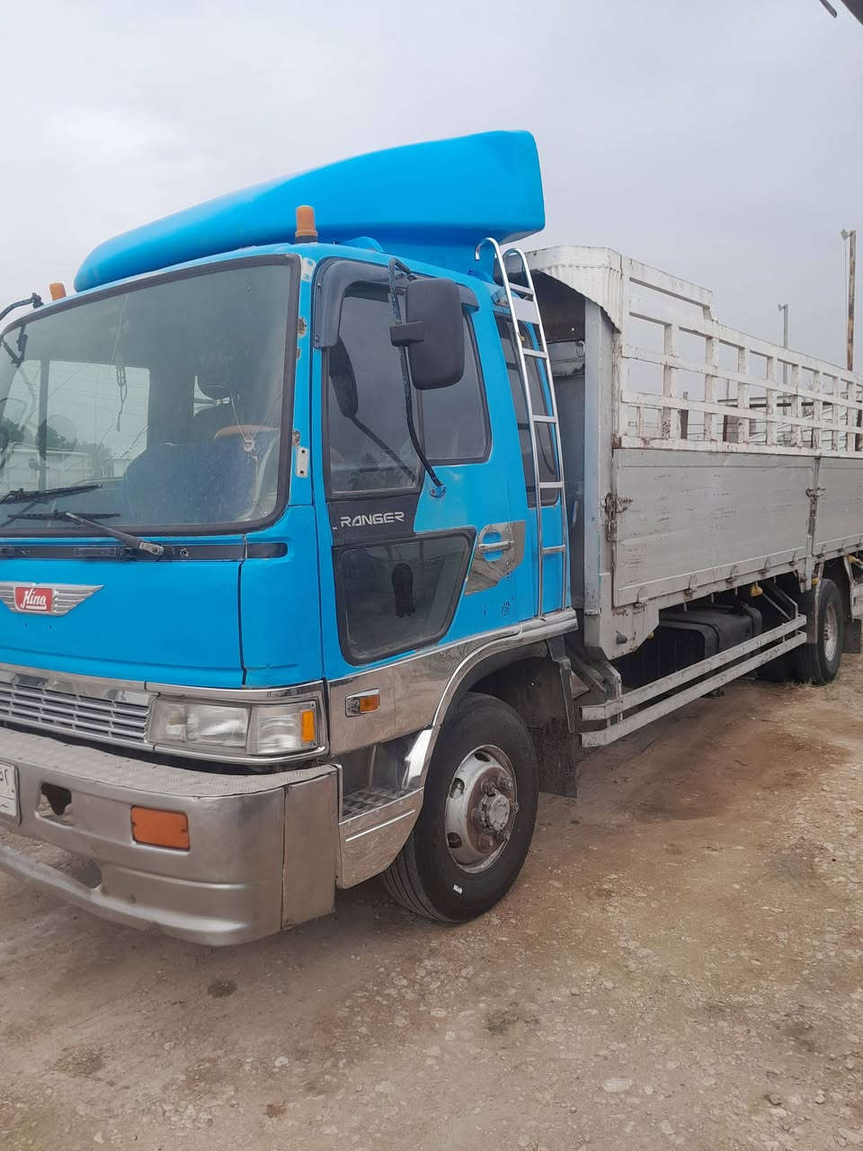 هينو طيره للبيع طول سته وربع مطوله مكينه ٧٠ عادي لاصرف ولا بخار رقم بصره المكان حله ***********
