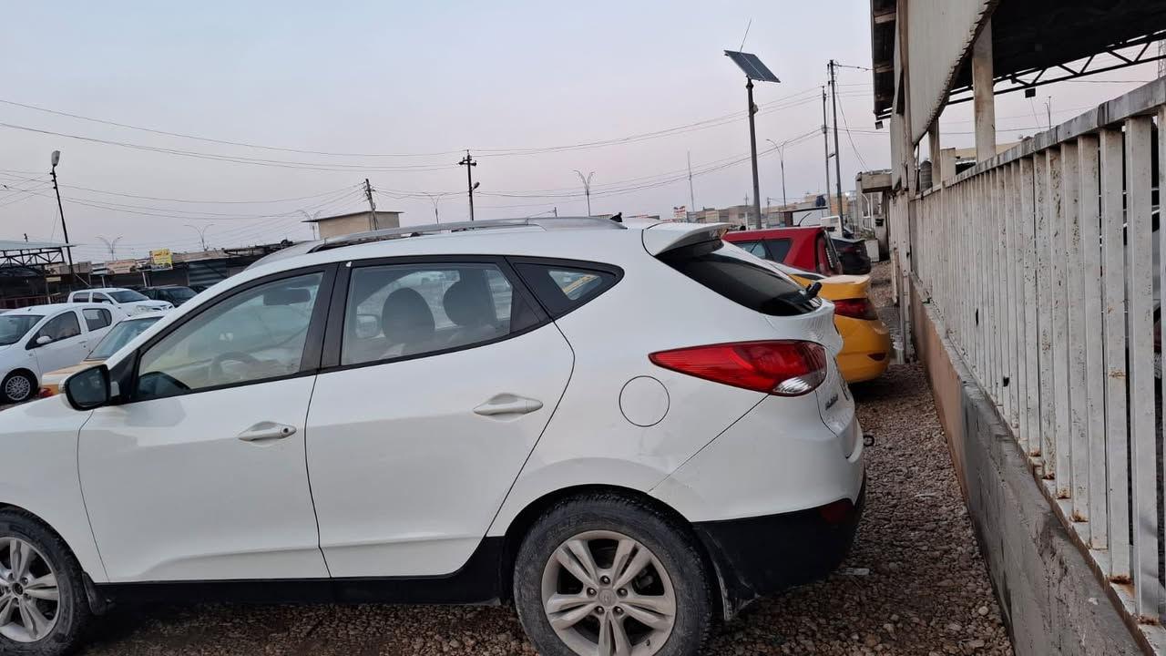 السلام عليكم توسان خليجي. موديل 2011  

مكينه 2000 دوش  السياره كفاله عامه ماعدا ربع البنيد  
والباقي مكفول من الصبغ والتبديل والبارد تبريد تدفئه كله جاهز سنويه جديده داخل ماروني  السياره مال جناي جاهزه وماتصرف عليه اي نقص مابيه. تريد تحويل تريد وكاله 
مكان السياره بابل 

السعر 135 وبيه مجال 

للاستفسار ***********
