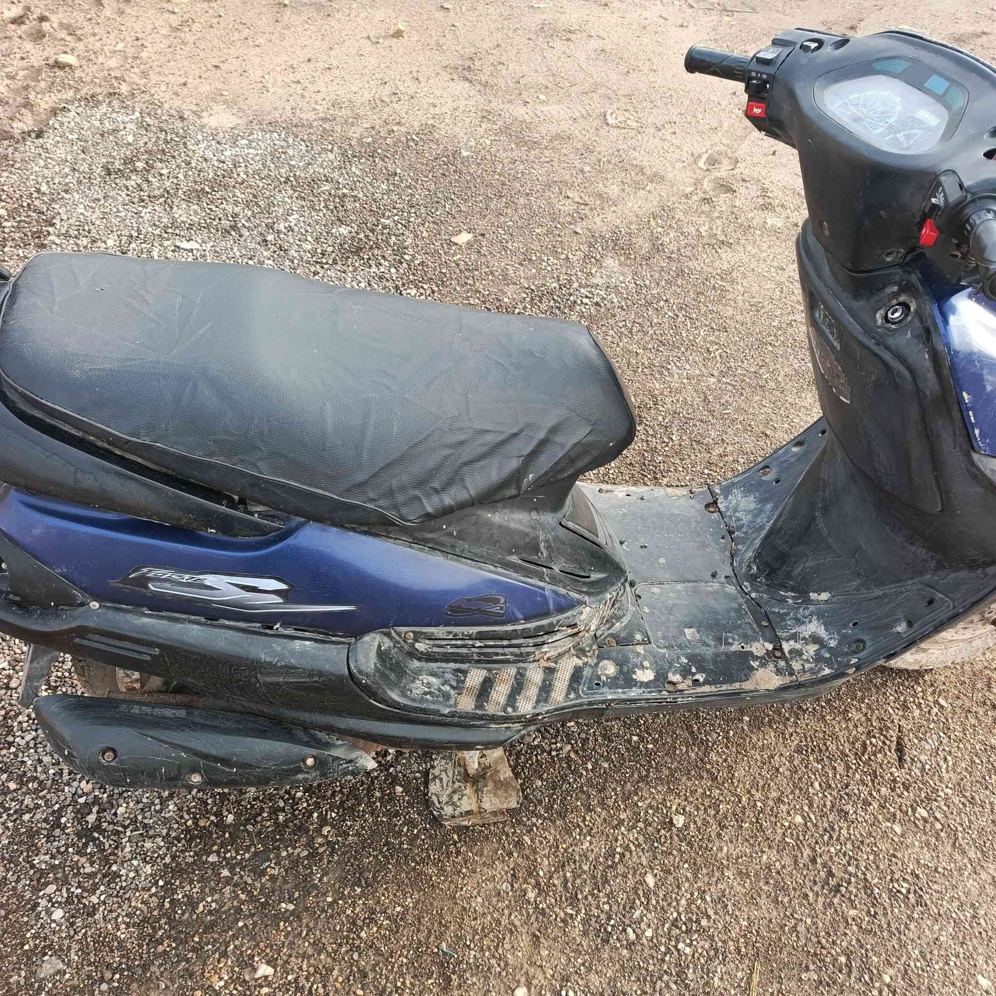 دراجة فراشة للبيع مكاني قريب شركة البتروناس .تواير وكابريتر وكفرات كله جديد بس الدراجه كايمه وابيع كوم حديد .قيم واخذ باليرضي الله ***********
