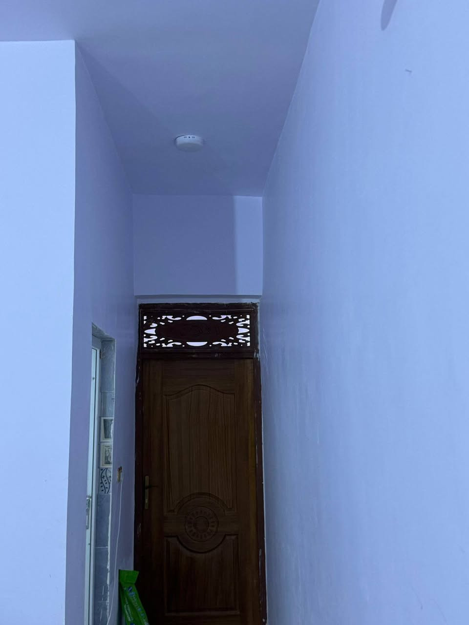 سلام عليكم
دار سكن  للبيع طابقين المساحه 100 م 
الاسكان قرب المعهد الفني خلف مركز شرطه الاسكان

يحتوي الطابق الاول 
على استقبال وغرفه نوم وصاله ومطبخ وحمام
والثاني 
غرفتين نوم وصاله وحمام  

للاستفسار اكثر التواصل على واتساب السعر ٨٦
مطلوب مبادره *********** اتصل اوتساب
