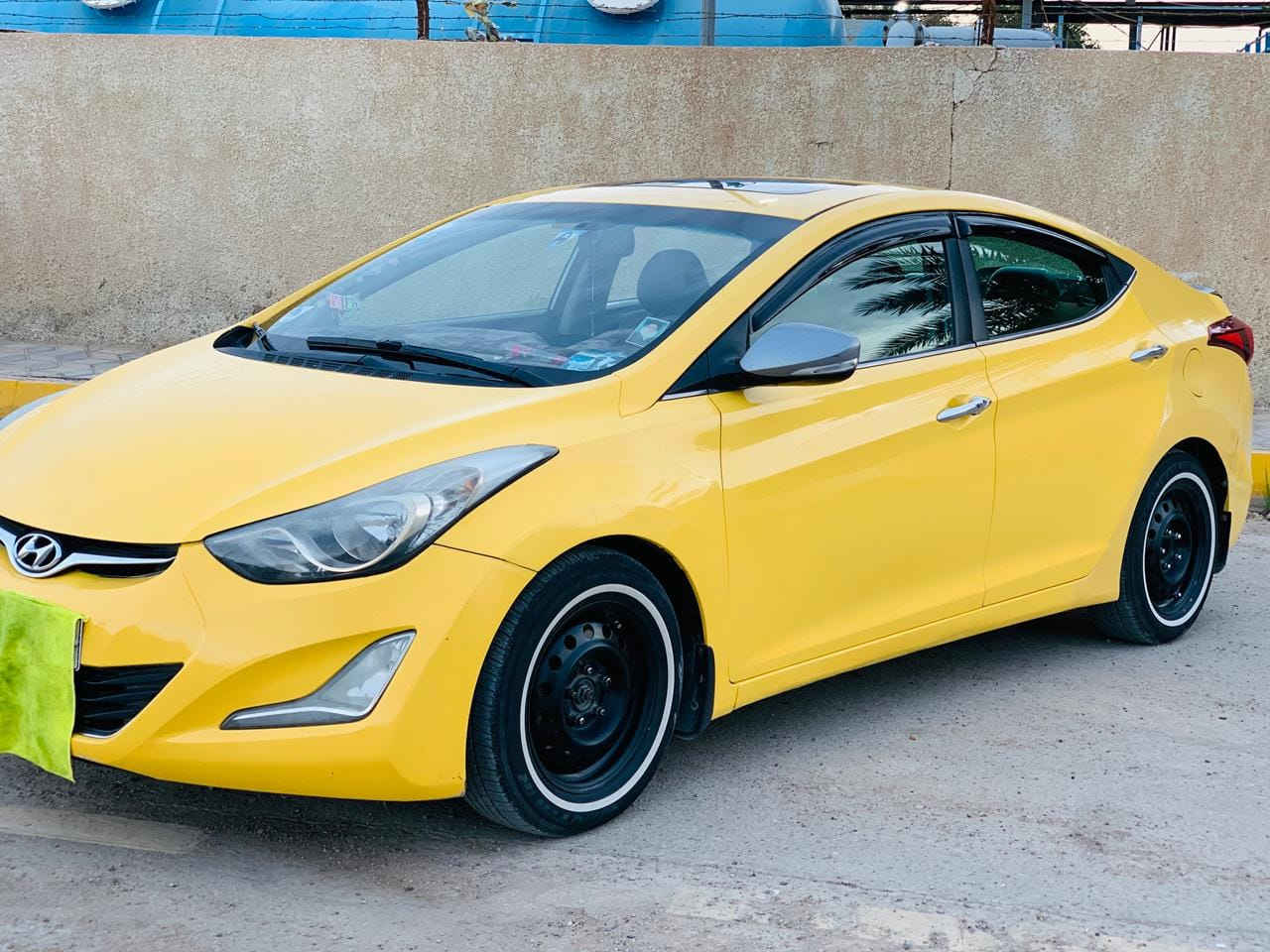 السلام عليكم.
النترا2014 رقم بغداد انكليزي بسمي تحويل مباشر مصفره هيئه اوغرامات فول مواصفان لمتد بصمه تشغيل بصمة ابواب شاشه كبيره كشن كهربائي تدفئه بلكشن تحكمات حادث بصيط بدون تبديل صور الحادث موجوده مع السونار السعر110 وبيه مجال  الاتصال ***********  مكان السياره واسط مركز المدينه
