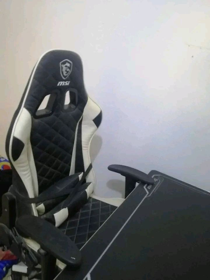 السلام عليكم اخوان عندي ميز وكرسي مال حاسبه الله شاهد جدد ومامستخدمات قيم وأخذ باليرضي الله واني وياك مانختلف ***********
