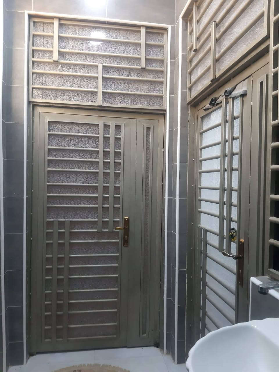 بيت للبيع بلديه في حي الخضراء طابق واحد بناء 2025 
المساحه 110م 
الواجه 10م يحتوي على 
غرفة منام صاله استقبال مطبخ صحيات 

للأستفسار أكثر يرجى الأتصال على الأرقام التاليه 
***********
*********** واتساب
