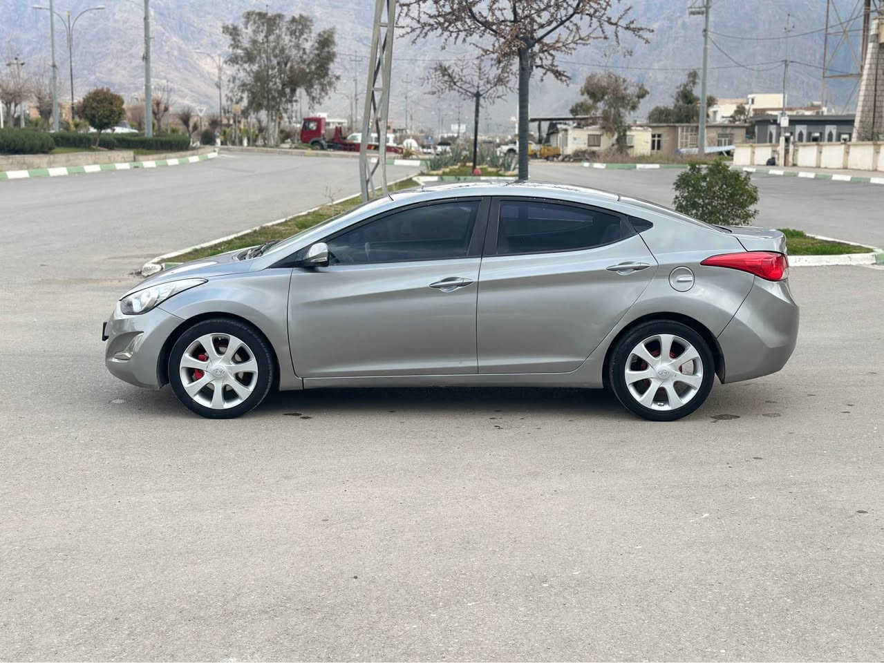 ئاڤانتي2011
براوةى دوبةية 
گيرو مةكينة بةشةرت
ليدراو كةڤةر گؤراو بةشةرت
رةقم *********** رانية, السليمانية
