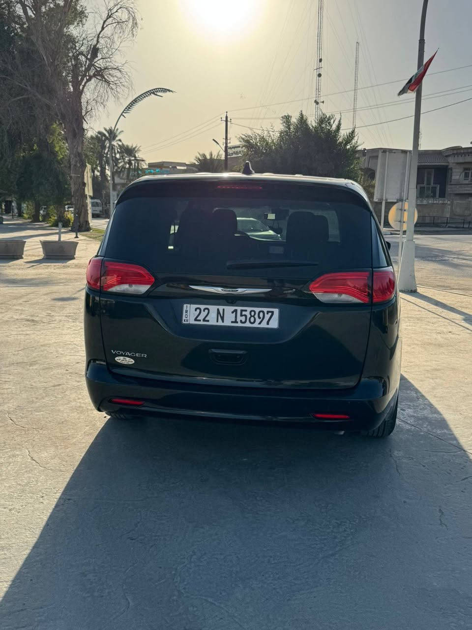 السلام عليكم 
🚐 للبيع Chrysler Voyager 2023
📍 الموقع: بغداد – الكاظمية
🚗 الممشى: 24 ألف كم
💰 السعر235 قابل للتفاوض بالمعقول
📞 الهاتف: ***********
✔️ محرك 3.6 لتر V6 قوي واقتصادي
✔️ قير أوتوماتيك 9 سرعات
✔️ 7 ركاب 
✔️ مكيف أمامي وخلفي ❄️
✔️ شاشة وسطية + بلوتوث
✔️ كاميرا خلفية
✔️ تحكم بالمقود
✔️ زجاج المرايا كهربائية
✔️ وسائد هوائية + ABS + مانع انزلاق
✨ السيارة عائلية ومريحة جداً
✨ نظيفة واستعمال خفيف
