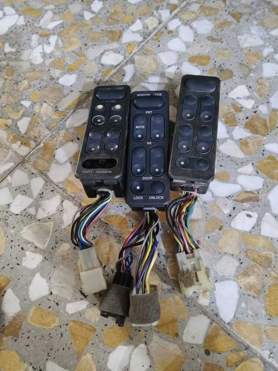 السلام عليكم عارض برنس للبيع عنوان بغداد هذه رقمي ***********
