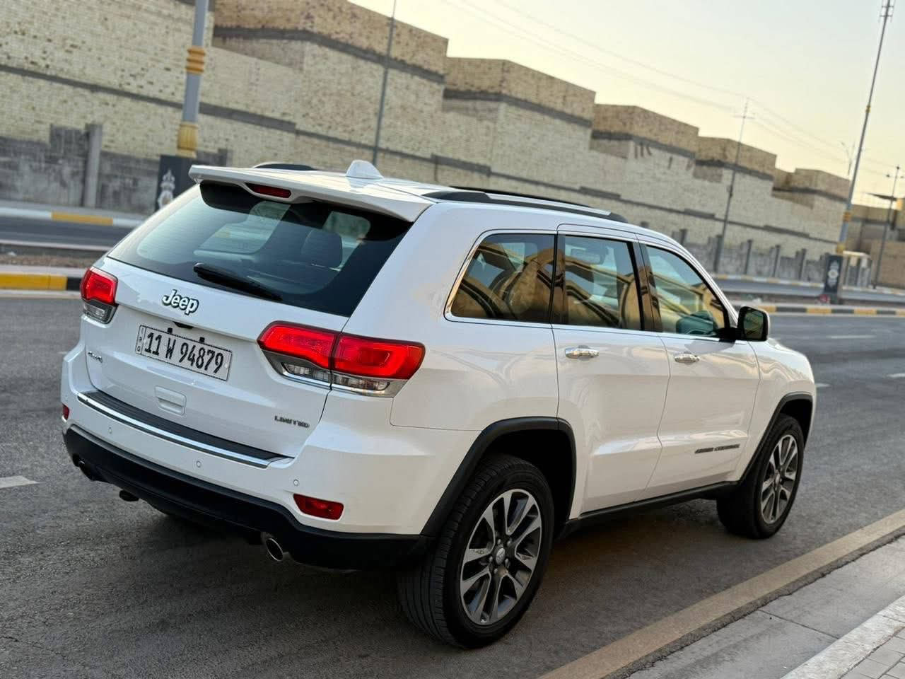 جيب كراند شيروكي خليجي limited plus

جيب كراند شيروكي خليجي limited plus

 وكالة ليث العبيدي رقم بغداد الدولي باسمي 

الموديل : 2018 

عداد المسافه : 84 الف mill

حجم المحرك : 6 سلندر 

السياره خليجيه كفاله عدا شبر صبغ فوق باب خلف سائق .. كير ومكينه مكفول 

تايرات جدد شادلها تخم 

المواصفات ..

بصمة تشغيل وابواب تشغيل عن بعد 

3 شاشات .. بانوراما سقف 

داخل مقاعد جلد تحكم كهرباء تدفئه تبريد 

حساس امامي وخلفي ونظام تحذير اصطدام 

سستم سماعات 10مع مكبر صوت دمام 

تبريد قطعتين وايضا كشن خلفي بي هيتر 

مري قلاب عنده الرجوع وايضا شفط كهربائي 

صندوق كهرباء فتح وغلق 

كشن حظن مع ذاكره خزن ميموري

نظام اوتو ديم تعتيم مرايه  

ويل كب حجم 20 انج  

شاشه نظام اندرويد و اوتو وابل كار بلي 

رادار توقف خلفي مانع تصادم

اناره زنون مع زراك لايت 

السياره بحالة الوكالة جدا جديده 

السعر 260 ورقه 

للاستفسار الاتصال  
*********** 

كربلاء / حي العباس
