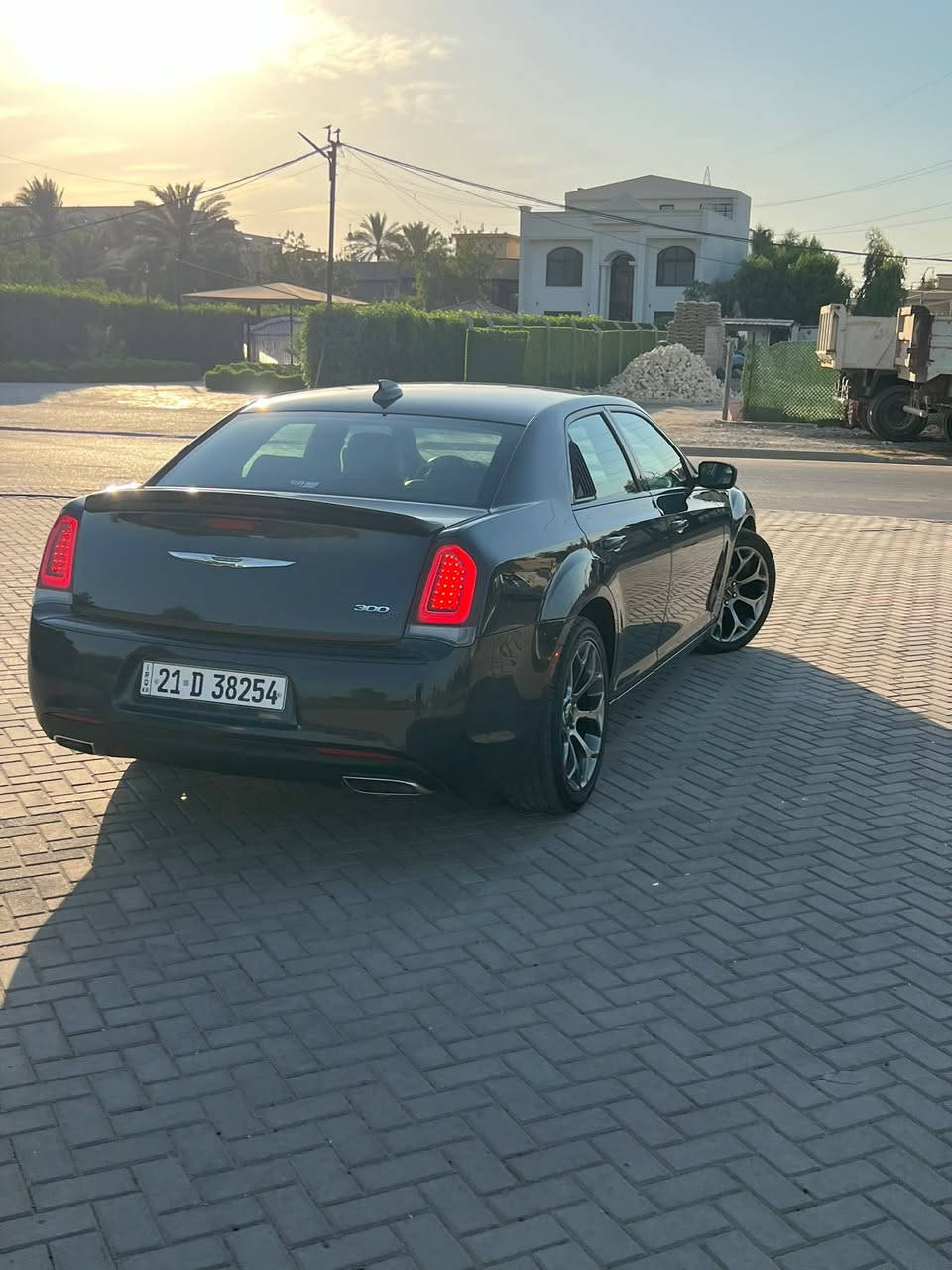 السلام عليكم …
كرايسلر 300S . كندي

الموديل :2019

العداد : 70 MI

المحرك : V6 . 3.6L .

( السياره كلين تايتل كفاله عامه حتى الداعميات شرط بدون صبغ وبدون تعديل السياره جاهزه )  ✅ هزه جديده 2027

المواصفات :

• مصابيح امامية زنون مع LED .

• ويل قياس 20 أنج .

• حساسات خلفية .

• شاشه كبيرة مع نظام ملاحة نفكيشن GPS .

• سستم صوت الپاين مع سماعات بريميوم .

• المقاعد الأمامية كهربائية .

• مقاعد أمامية تدفئه .

• تشغيل عن بعد .

• ستيرن كهربائي .

• محدد سرعة .

• تلفون بلوتوث .

• كاميرا خلفية .

• مرايا متحسسة للاضاءة العالية .

• نظام سبورت شفتات بالستيرن .

*كير ماوس

*كشنات جلد

• دخول ذكي (بصمة) .

سعر السياره :240

مكان السيارة :بغداد العلام

للاستفسار :

***********
