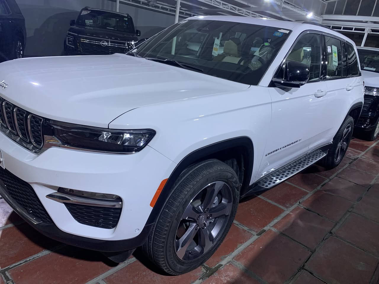 جيب كراند شيروكي 2024 خليجي وكالة شركة هارلم 
مكفولة كفالة عامة بحالة الزيرو ماشية 2000 كيلو 
مواصفات لمتد بلاس فوول الفوول 
خمسة راكب
السعر 45000$ قفل
متواجد بغداد الكرادة  
***********
*********** ابو حسين
