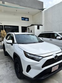 RAV4/ 2023 LE    صور الحادث مرفق بالمنشور  جاملغ و الباب صبغ بدون دواخ...