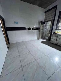 اني خلفه سيراميك ورايدلي خلفه اشتغل ويا بليوميه هم افيده وهم يفيدني وش...