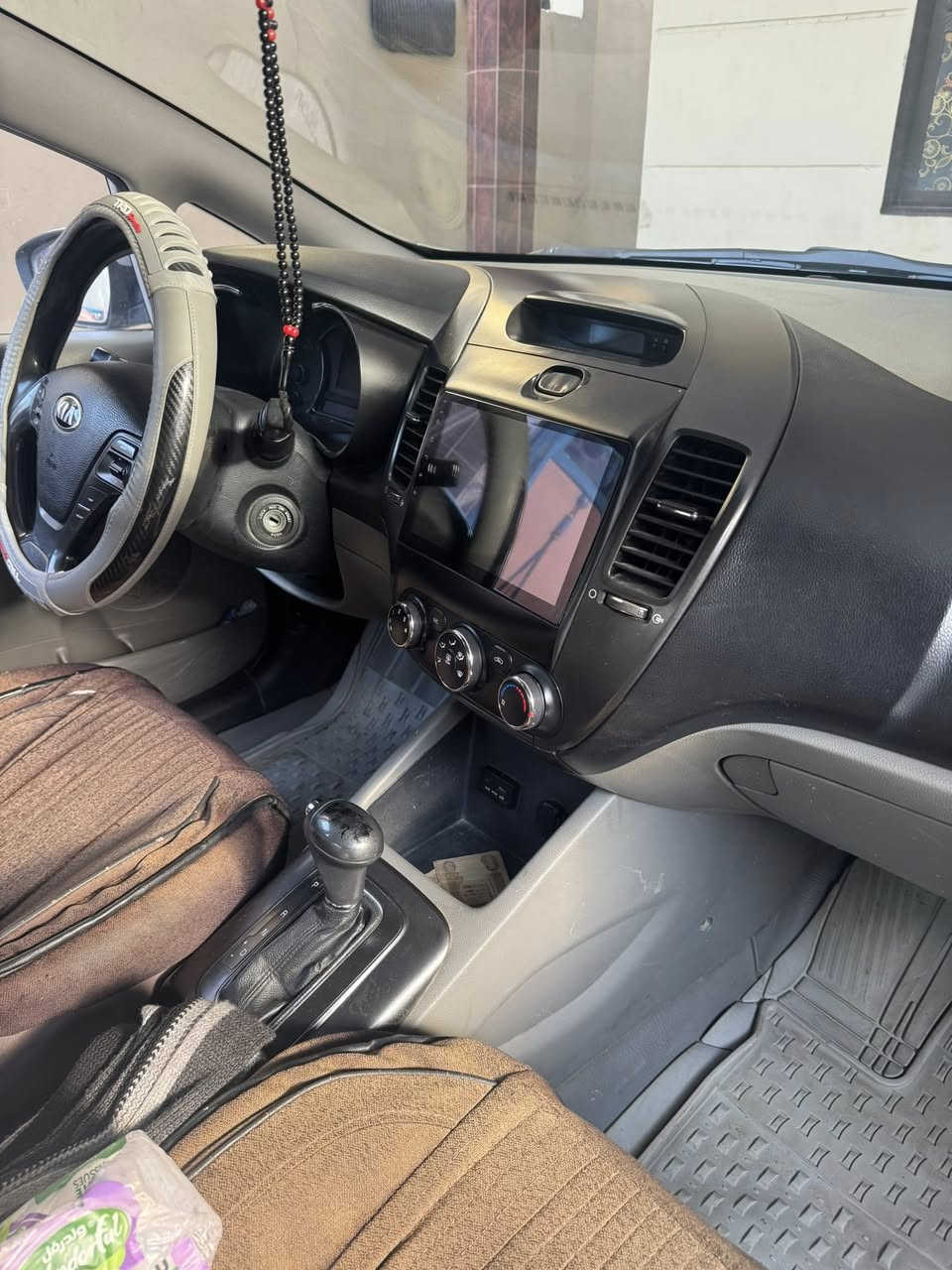 السلام عليكم كيا سيراتو 2016  رقم بغداد سلفر بيه قطعتين صبغ بدون دواخل كير محرك خير من الله تحكم استيرن مري شفط اشاير بلمري صدر جيد جداسعر 116 ورقه وبيه مجال للشراي  ديالى بعقوبه رقم الهاتف ***********
