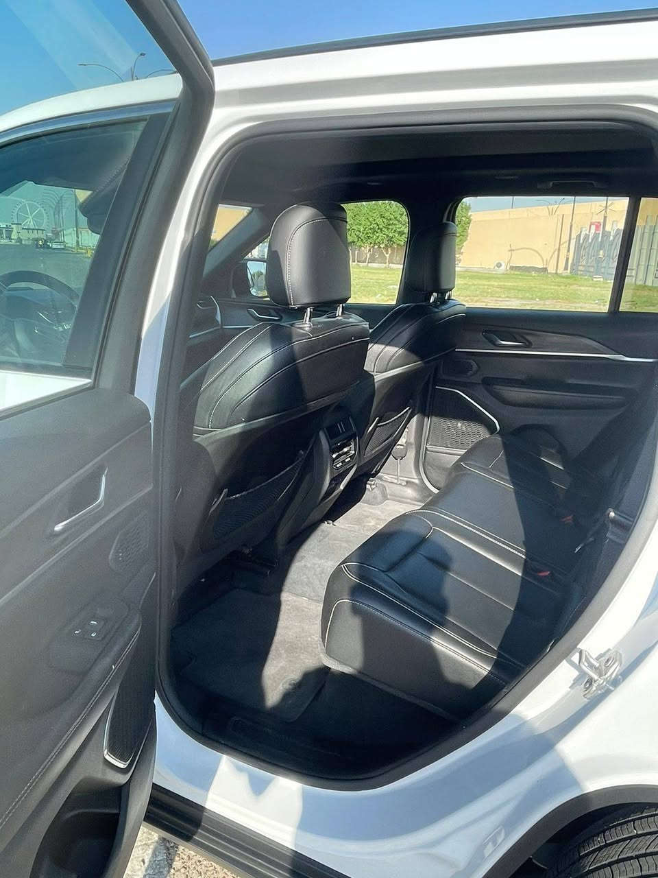 جيب كراند شيروكي لمتد هايبرد بلك ان

وارد امريكي فول بدون ايرباك  السياره كلين بدون ضربه 

‏ Grand Cherokee limited 4Xe 2024 2.0L

{ رقم بغداد}

🟫 حجم المحرك ٢٠٠٠ تيربو جارج ٣٧٥ حصان مع محرك الكهرباء اسرع من الهيمي

نظام الشحن : الشحنة الوحدة تمشيك ٤٥ كيلو بدون بانزين نهائيا يعني بالداخل متحتاج بانزين بس اشحن كهرباء  

  محرك تيربو + هايبرد + بلك ان 

🔴 حساسات خلفية

🔴 ‏‎حساسات جانبيه بالمري

🔴 خمسة راكب 

🔴 رادار 360 درجة 

🔴  تحديد مسار   

🔴  تبريد قطعتين 

🔴خمس انضمة قيادة 

🔴 بانوراما 

🔴 دفع رباعي. 

🔴 كير ماوس مع وضعيات القياده المختلفه للجبال والطرق الوعره والرمال والطين

🔴 شفتات ستيرن 

🔴 هاند بريك بصمه 

🔴 ️مقود جلد + تدفئة 

🔴 شفتات ستيرن

مواصفات 

1️⃣ لايتات لد 

2️⃣ هيترات في الكشن 

3️⃣ شاشات دجتل شاشه كبيرة مع نفكيشن GPS بدون نت 

4️⃣ كراسي خزن ميموري  

5️⃣ سستم صوت ALPINEو دمام خلفي بلادي 

6️⃣ تشغيل عن بعد

7️⃣ نظام محاكاة العجلة الذكي 

8️⃣ نظام ملاحة 

9️⃣ نظام قيادة ذاتية بريك امامي خلفي اوتو (توقف ذاتي عند السهو)     

🔟 

للاستفسار : 
*********** 
السعر ٣٦٥
