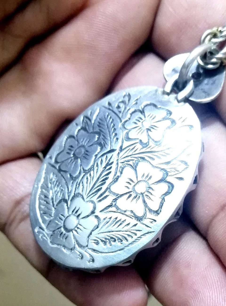النوادر هيه غايتنا في الاقتناء نحن نختار لكم الأحجار النفيسه التي يبحث الهوات عنها نقدم لكم جوهره الداودي القديم ((كلاده)) تمتاز بالوانها البراقه الطبيعي ذات صياغه في غايه الروعه للبيع على الخاص اوالاتصال على الرقم التالي ***********
