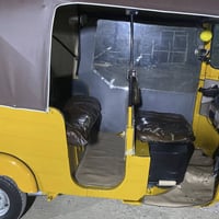 توك توك • تفاصيل ناقصة