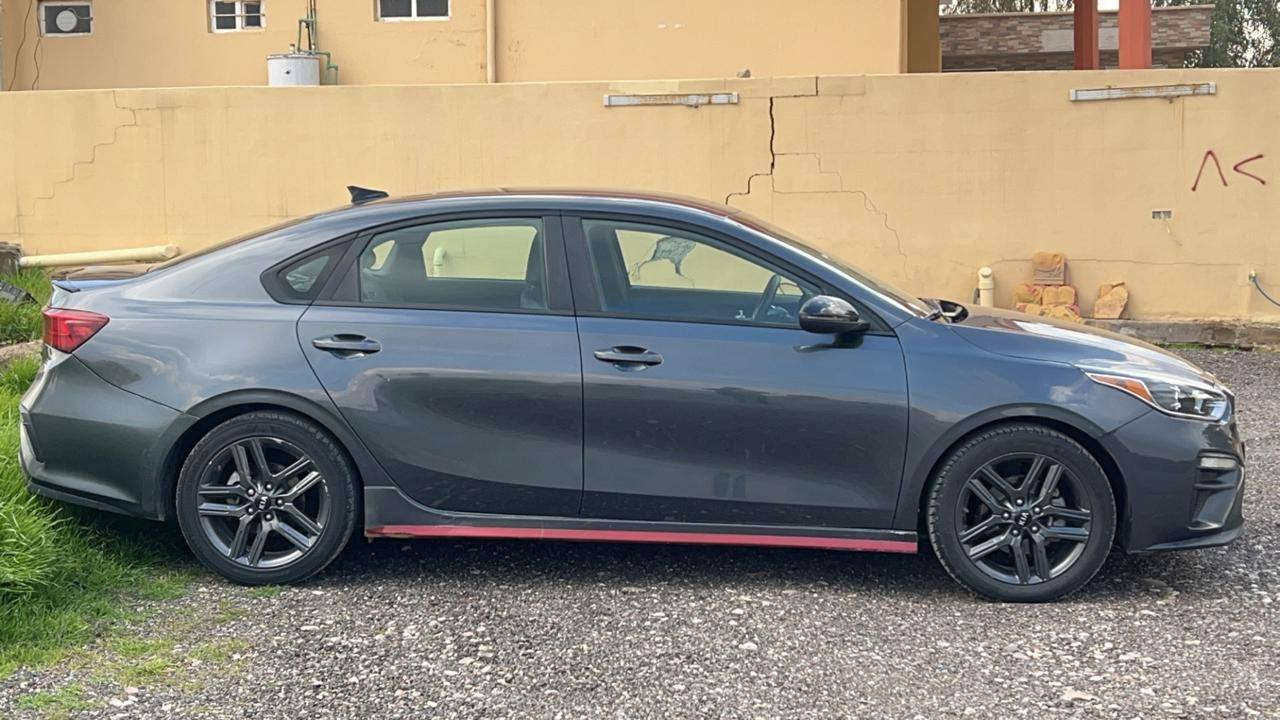 السلام عليكم كيا فورتي للبيع موديل 2021 جي تي لاين فول مواصفات بدون تنته محرك 1600 دوش وملاحضة سيارة رقم مسطرة جديد وكابون بيها وتتكاتب ويا الشرعي وباقي التفاصيل والسعر على هذا الرقم***********
