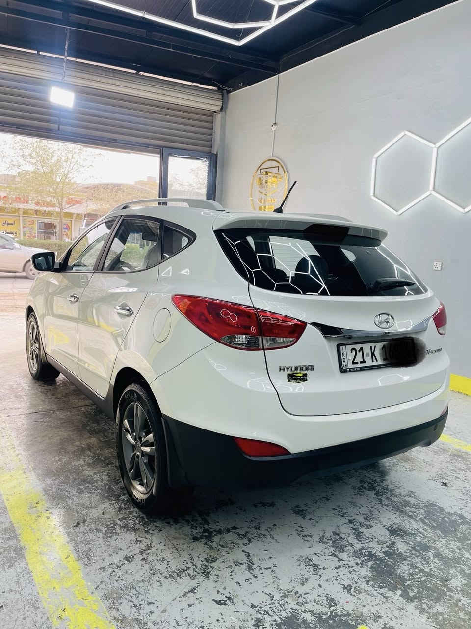 السلام عليكم شباب
توسان موديل 2012 خليجي

ماشيه 155

موصفات عاديه مكفوله من الضربه والصبغ والبارد فقط كارت بالذيل مال چاملغ الخلفي على كد إصبعين والباقي كفاله صدر تاير كير مكينه السياره جاهزه ومبولشه رقم سليمانيه دولي شرط التحويل 

رجاءا جاءا اقرأ التفاصيل قبل الاتصال

السعر 139وبيها مجال بسيط لطيبين 

للاستفسار ***********
