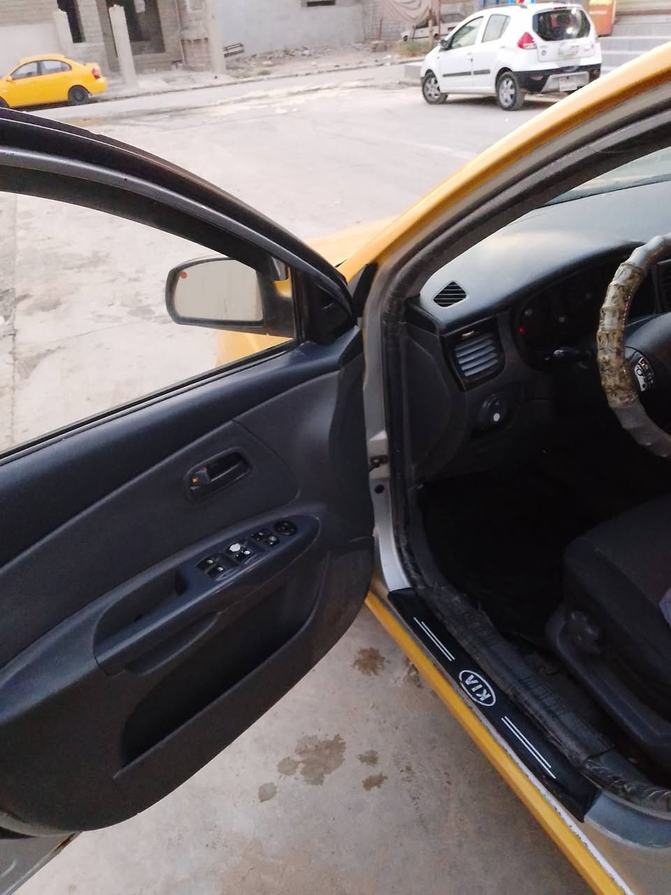 كيا ريو برايد سيارة رقم ديالى موديل 2008 بيها طخة خفيفة من كدام وبيها ضرر بالجاملو الخلفي 
هزة جديدة 
سنوية 2026
التواصل على الرقم 
***********
