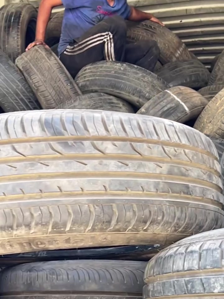 وصول حديث حاويه قياسات
14الى 20 صغير متواجد جمله ومفرد 
عنوان ديالى المقداديه حي الصناعي 
***********
