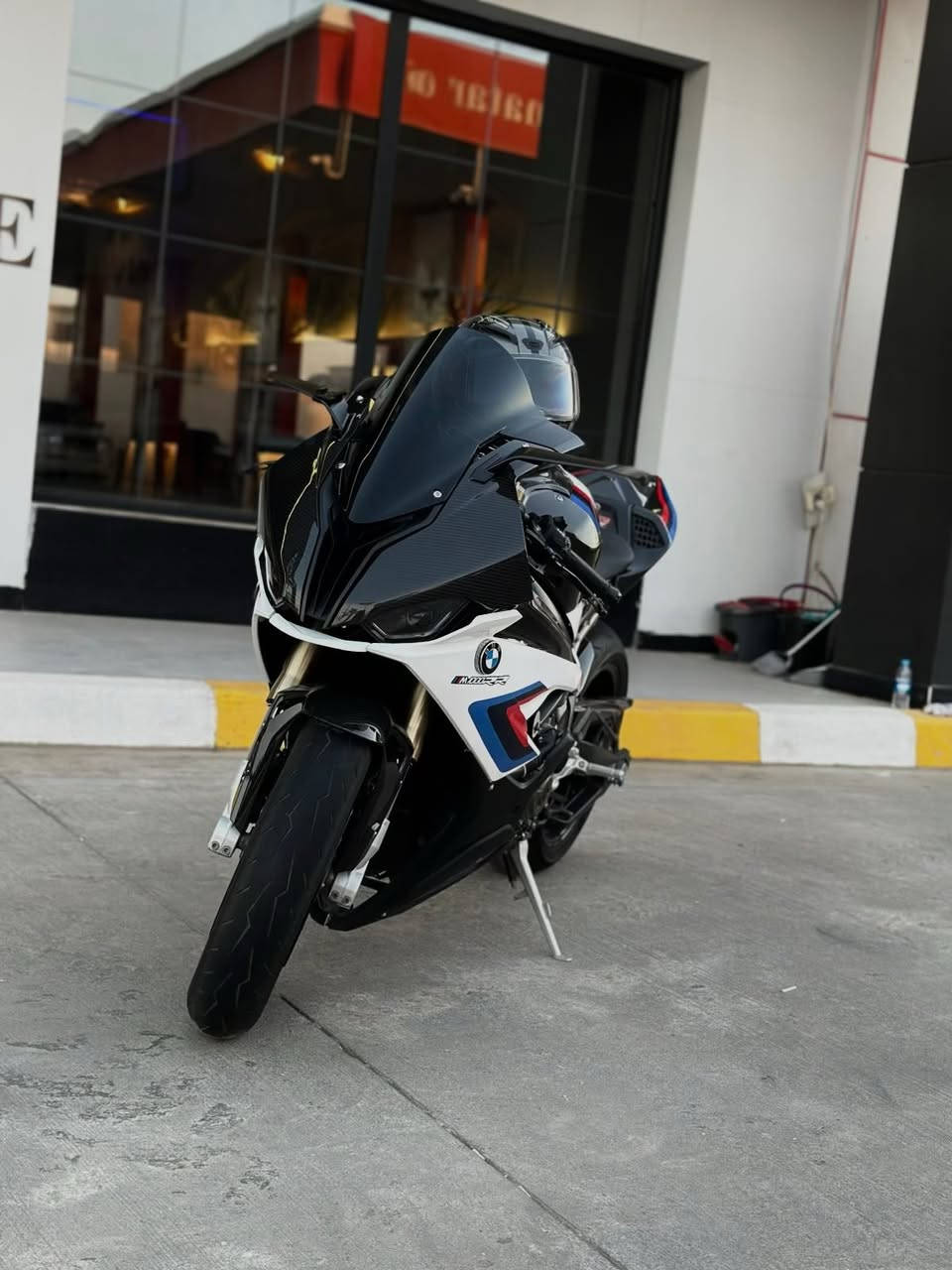 سلام عليكم 
S1000RR M packeg 
للبيع
ماشيه 7ميل
بس صفاحيات مو كاربون 
عليها سستم هدرز Akrapovic
تهبيطه ماركة Brooks
LighTech تطواله هدرز 
بيها سستم SOS
جامه امامي مبدل
بقية مواصفات معروفه
بدون رقم 
***********
